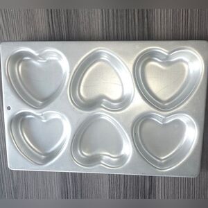 Older Wilton Bakeware Pan Hearts ❤️